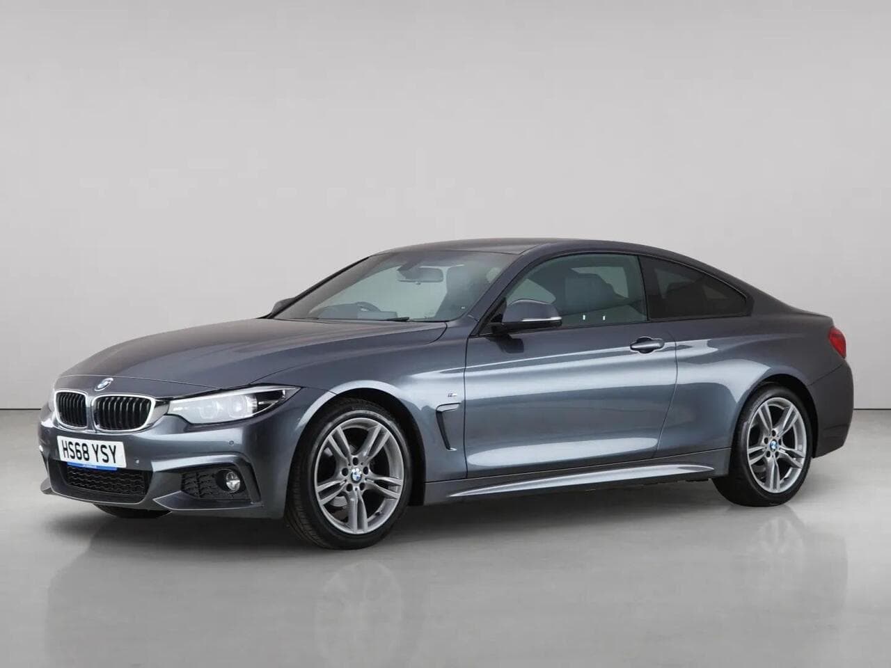 BMW 4 Series thumbnail Front Left