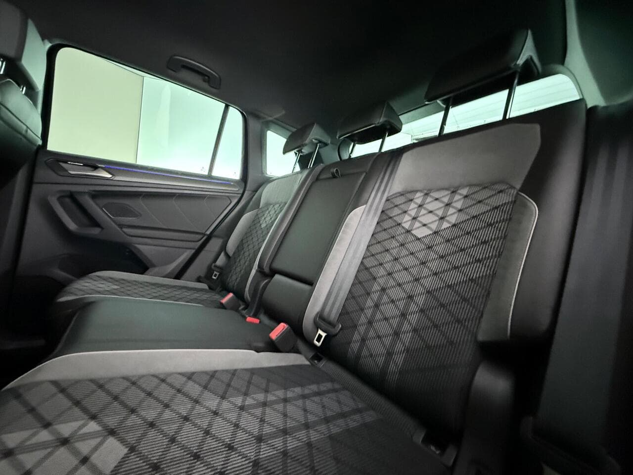 Volkswagen Tiguan thumbnail Seats Rear