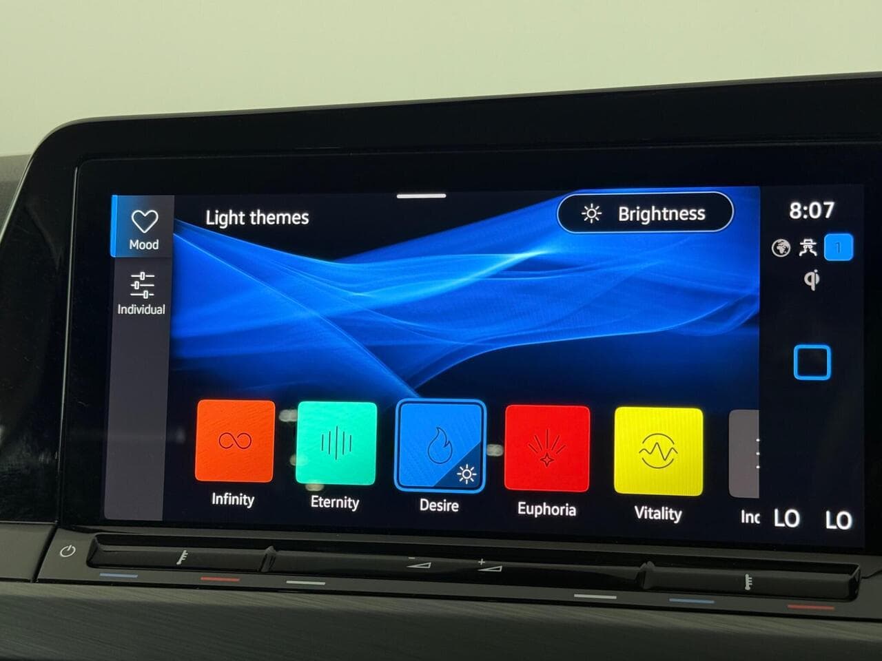 Volkswagen Golf thumbnail Infotainment System