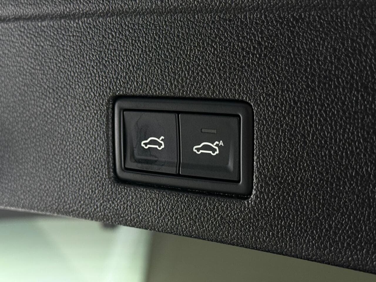 Volkswagen Touareg thumbnail Misc Controls