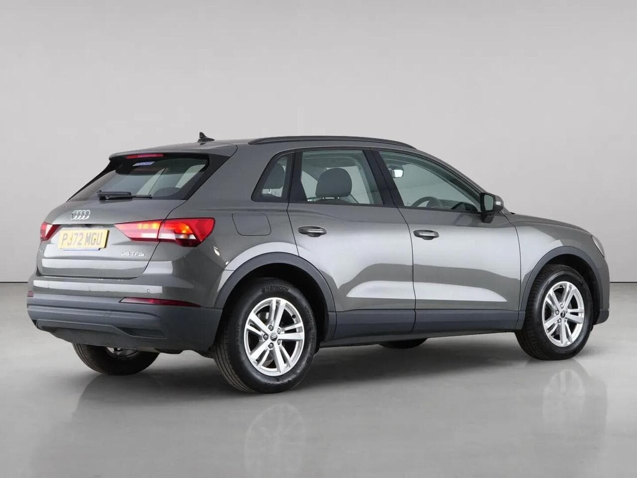 Audi Q3 thumbnail Rear Right