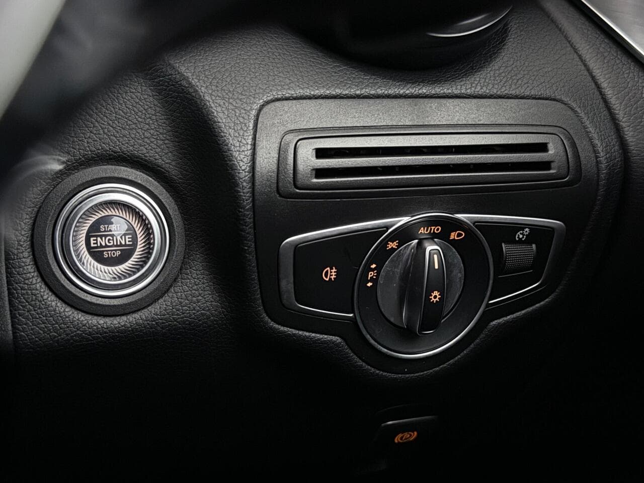 Mercedes-Benz GLC thumbnail Misc Controls