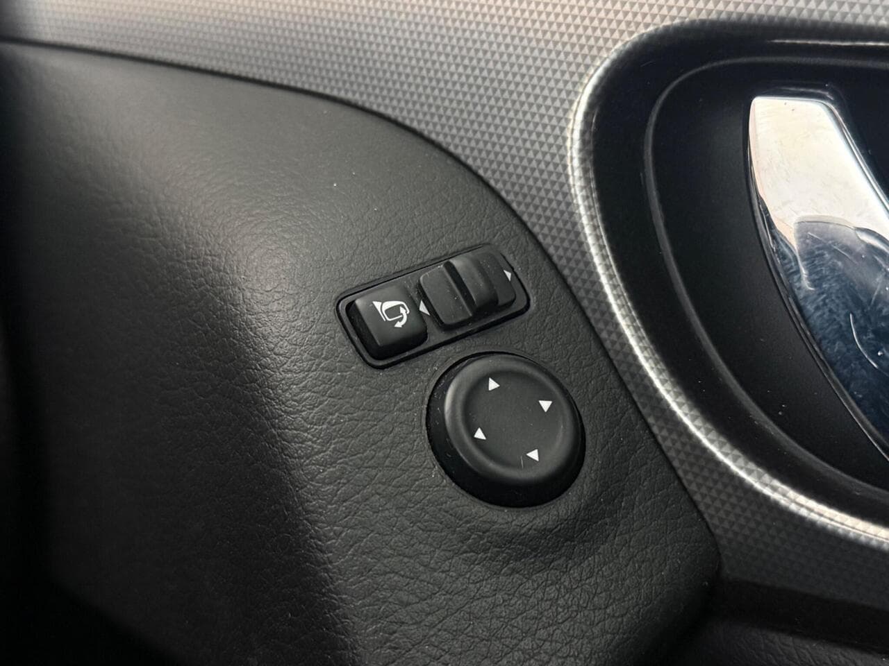 Nissan Qashqai thumbnail Misc Controls