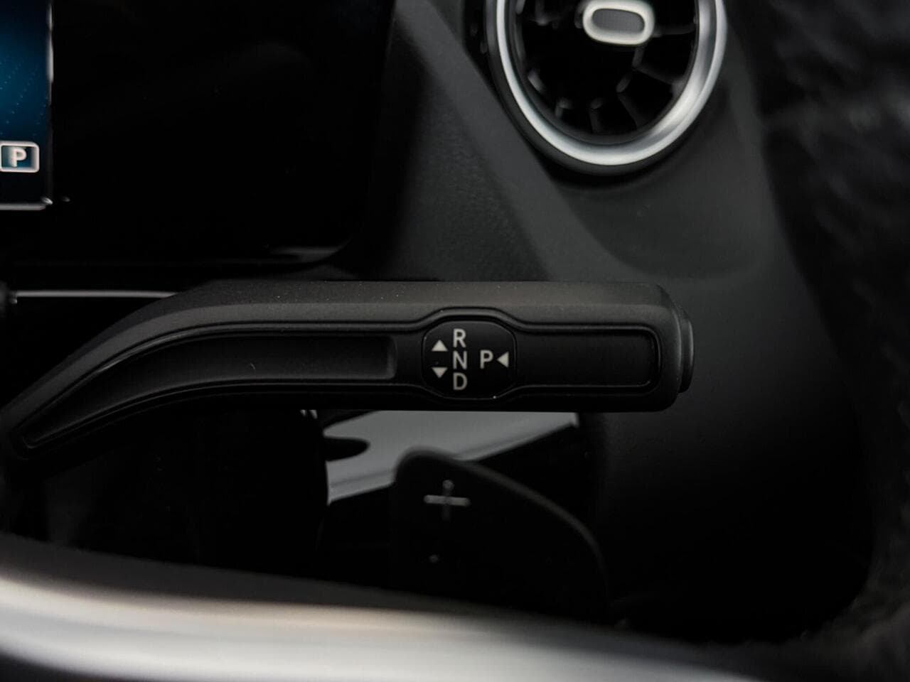 Mercedes-Benz GLA thumbnail Misc Controls