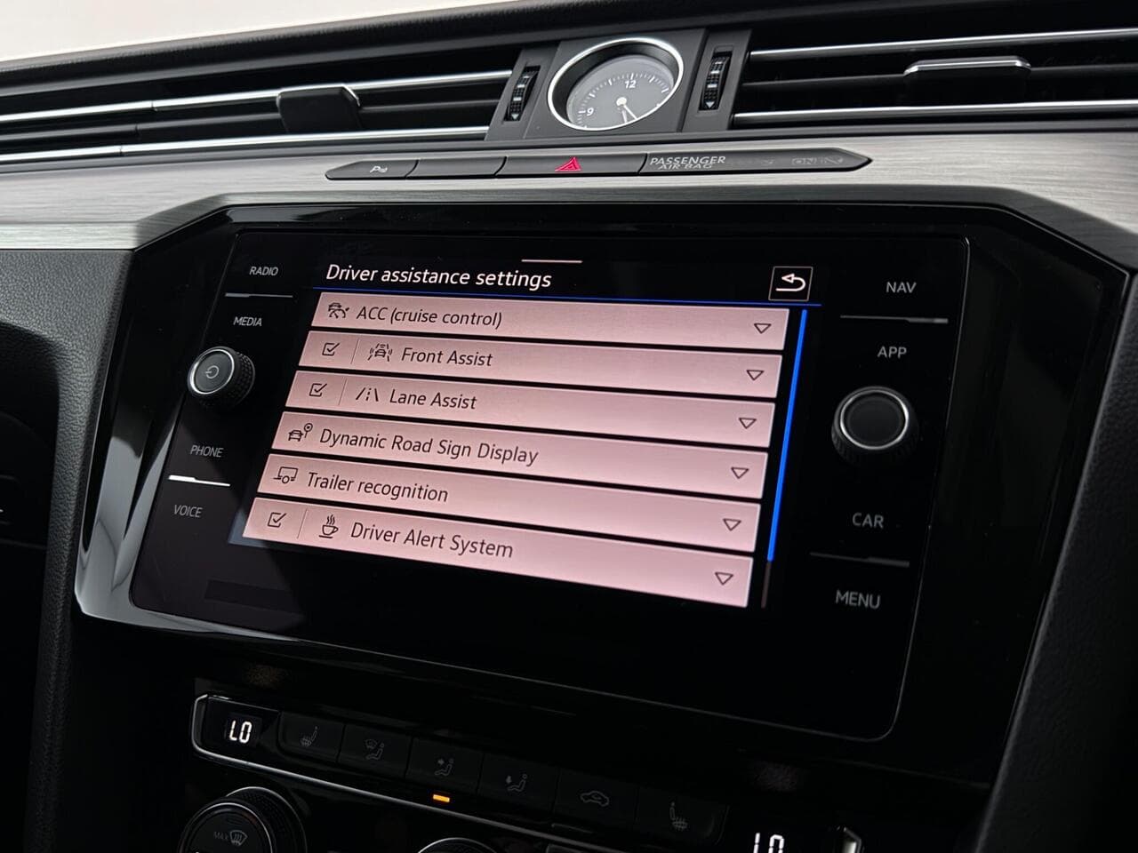 Volkswagen Arteon thumbnail Infotainment System