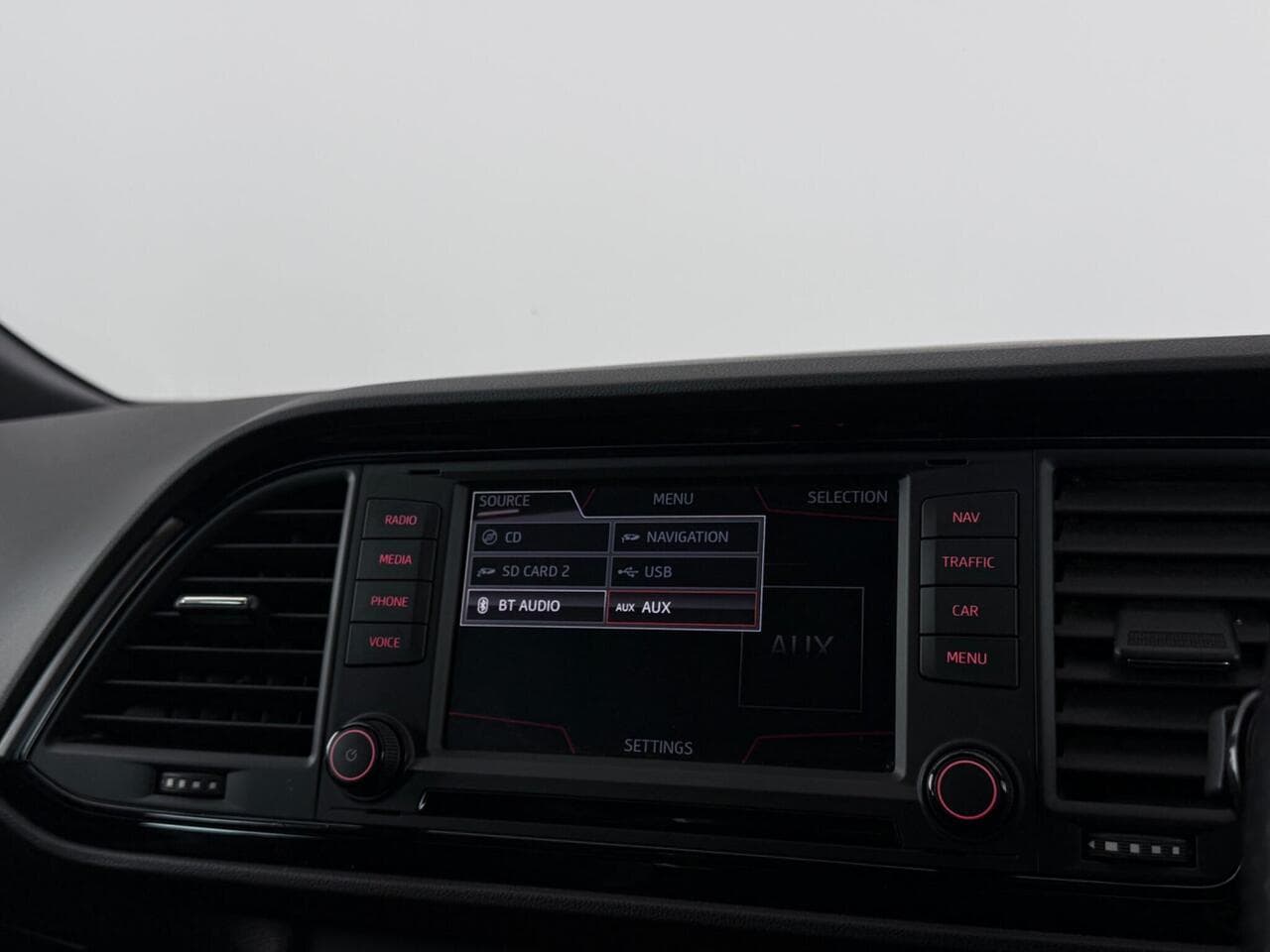 SEAT Leon thumbnail Infotainment System