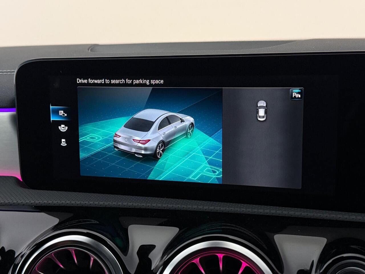 Mercedes-Benz CLA thumbnail Infotainment System