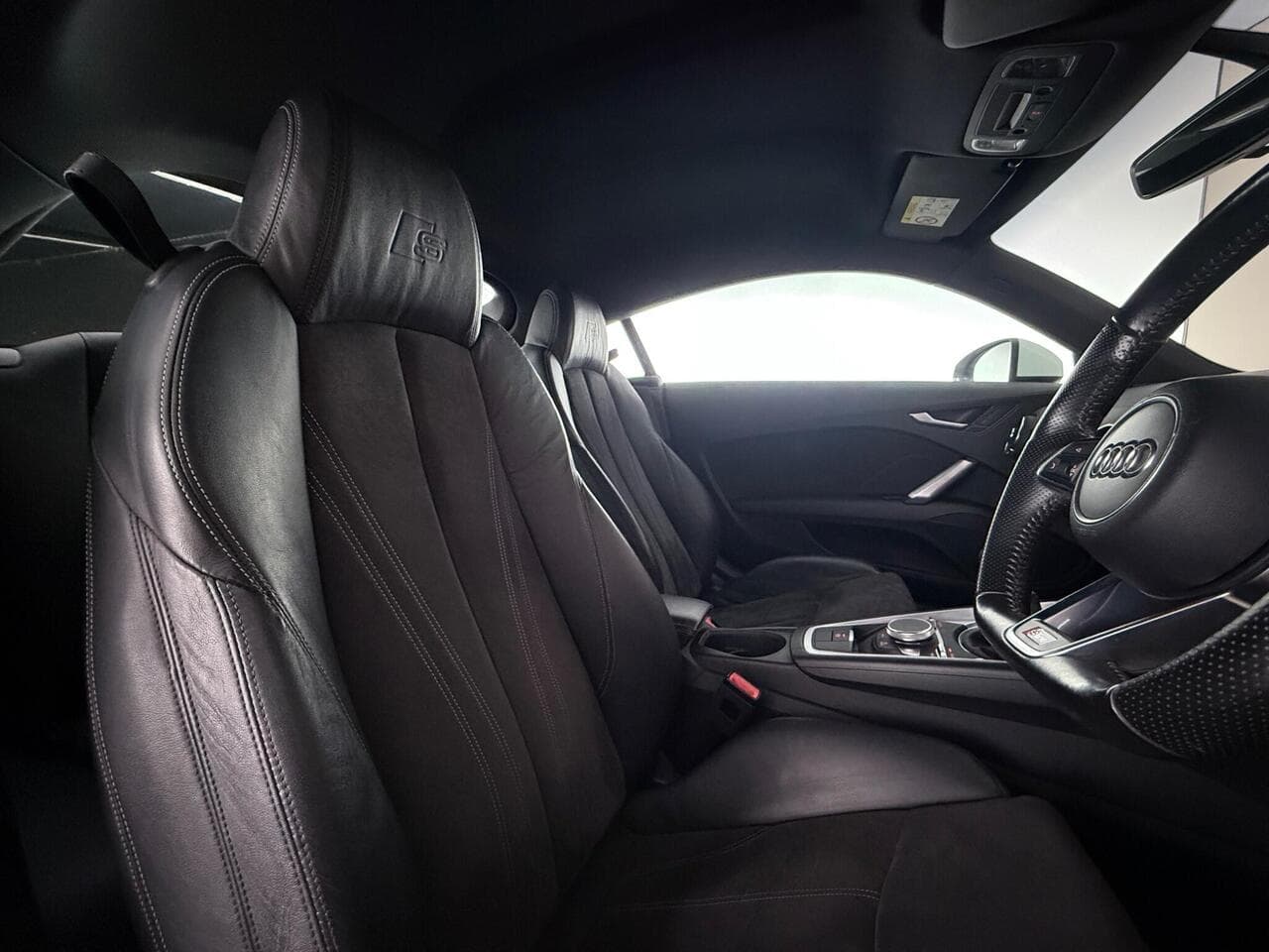 Audi TT thumbnail Seat Driver