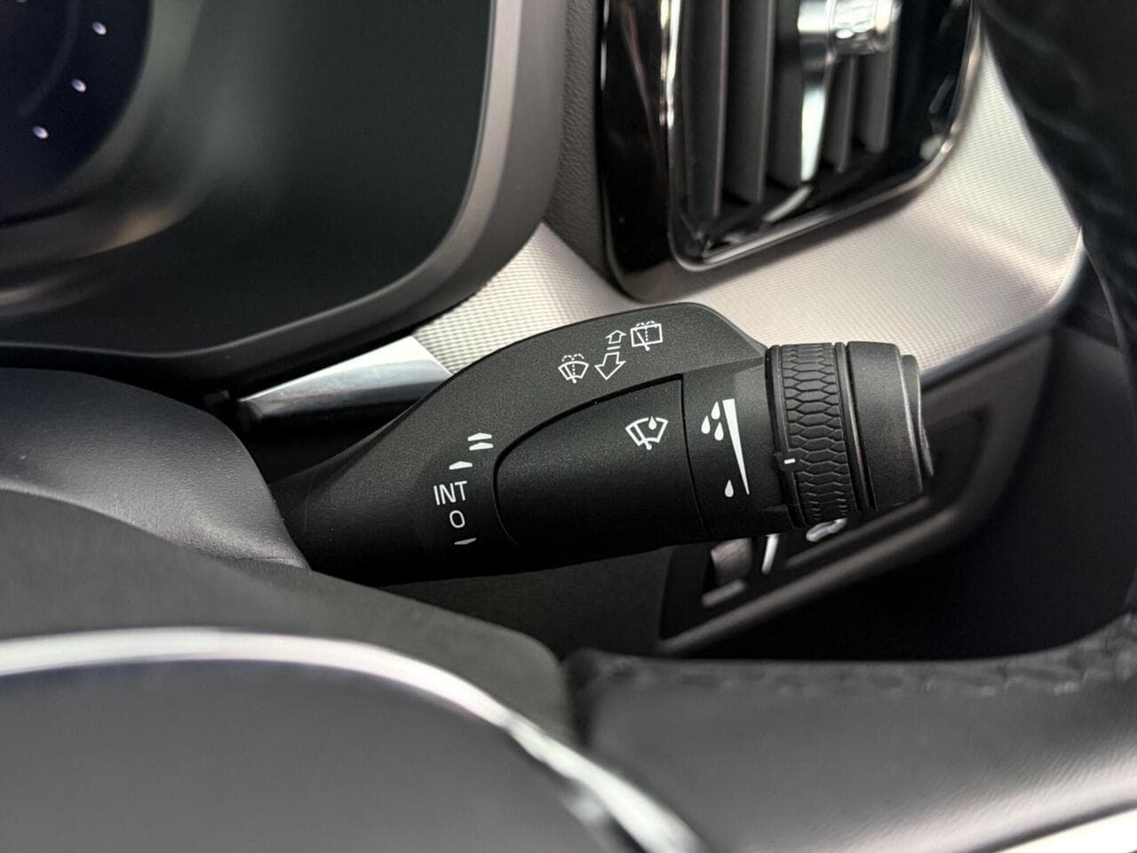Volvo XC60 thumbnail Misc Controls