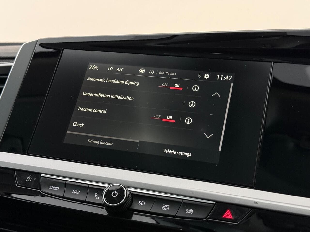 Vauxhall Grandland thumbnail Infotainment System