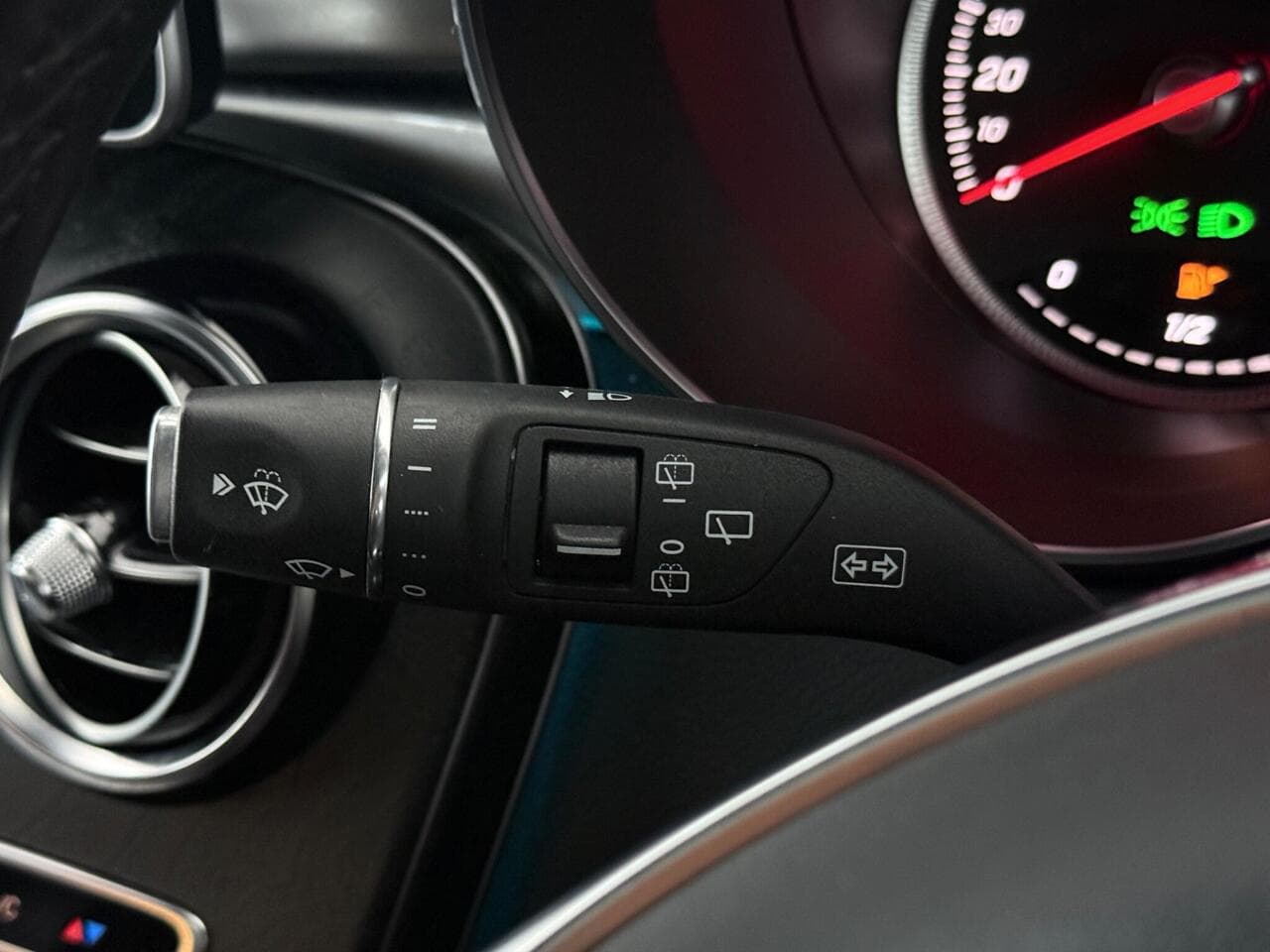Mercedes-Benz GLC thumbnail Misc Controls