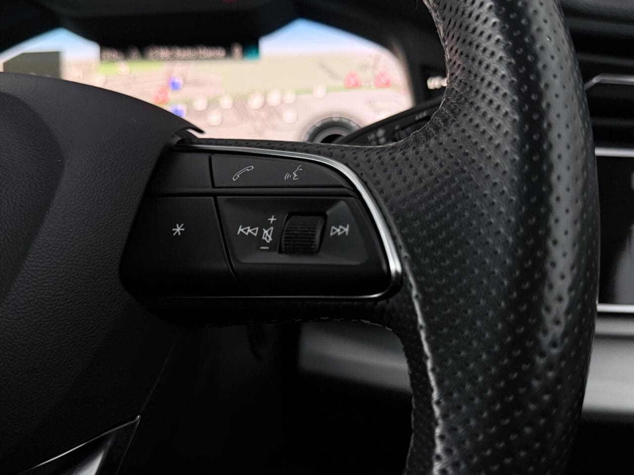 Audi Q8 thumbnail Misc Controls