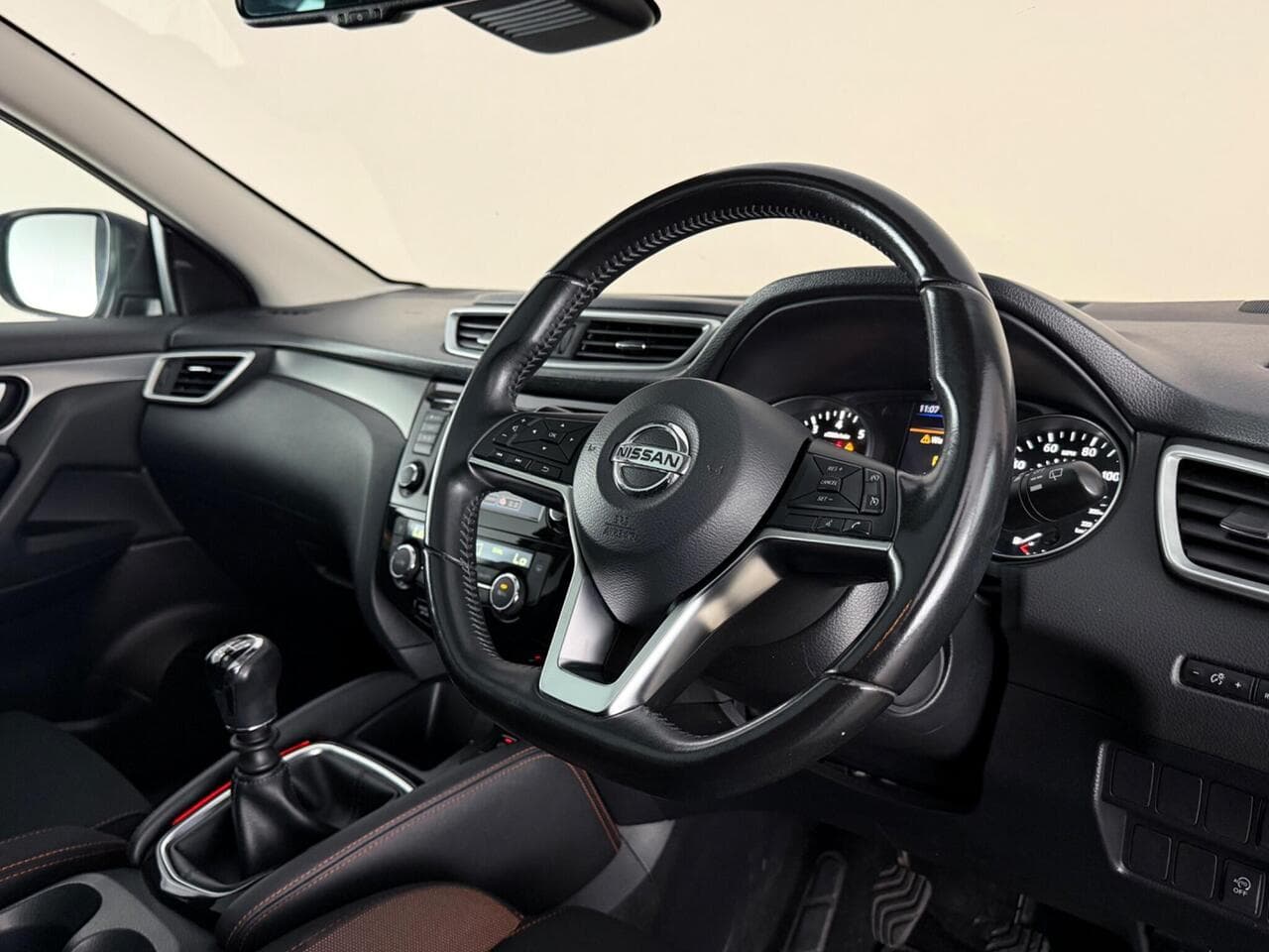 Nissan Qashqai thumbnail Interior Front