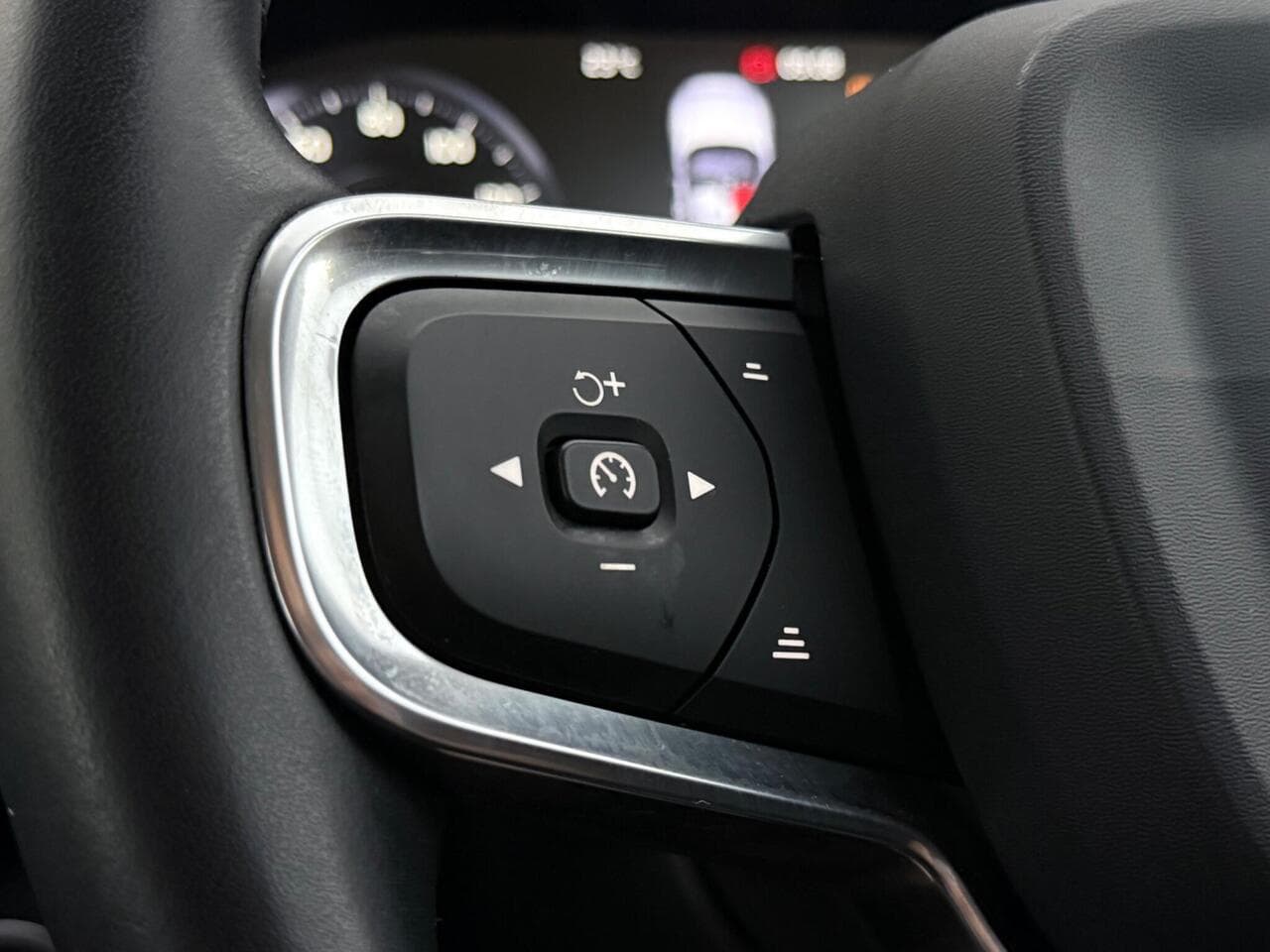 Volvo XC40 thumbnail Misc Controls