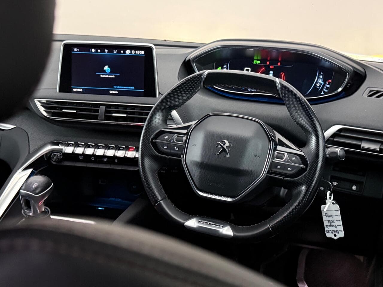 Peugeot 3008 thumbnail Steering Wheel