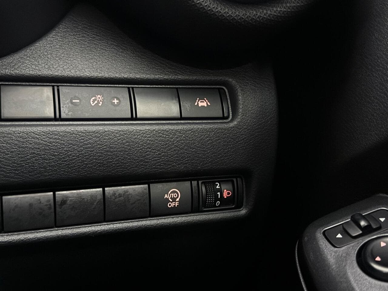 Nissan Juke thumbnail Misc Controls