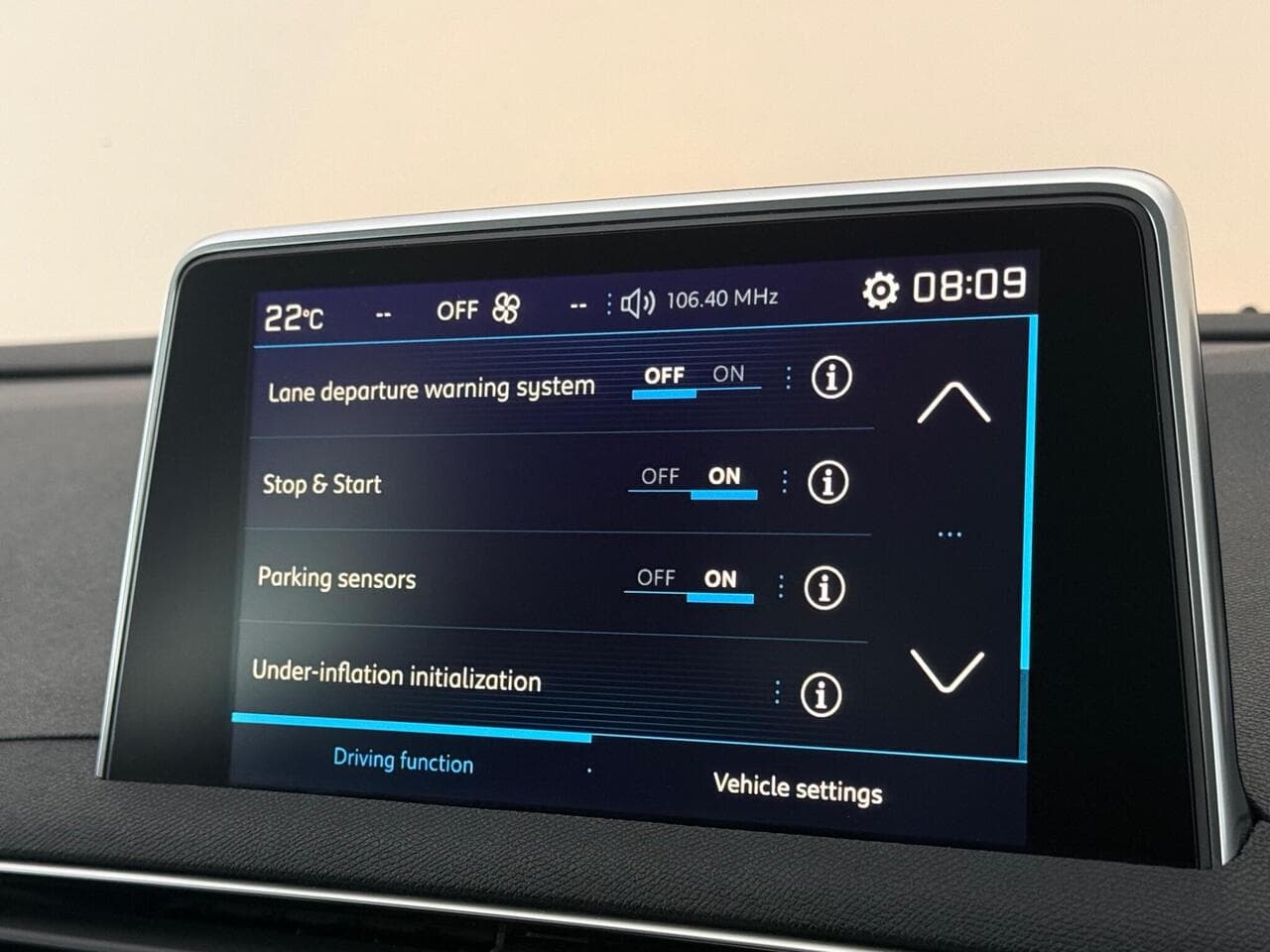 Peugeot 5008 thumbnail Infotainment System