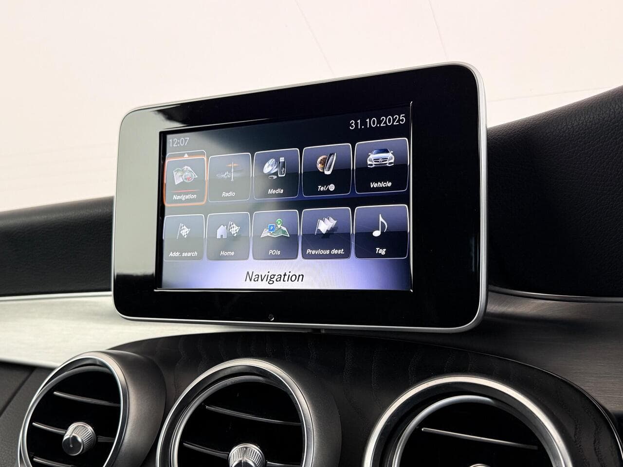 Mercedes-Benz C Class thumbnail Infotainment System