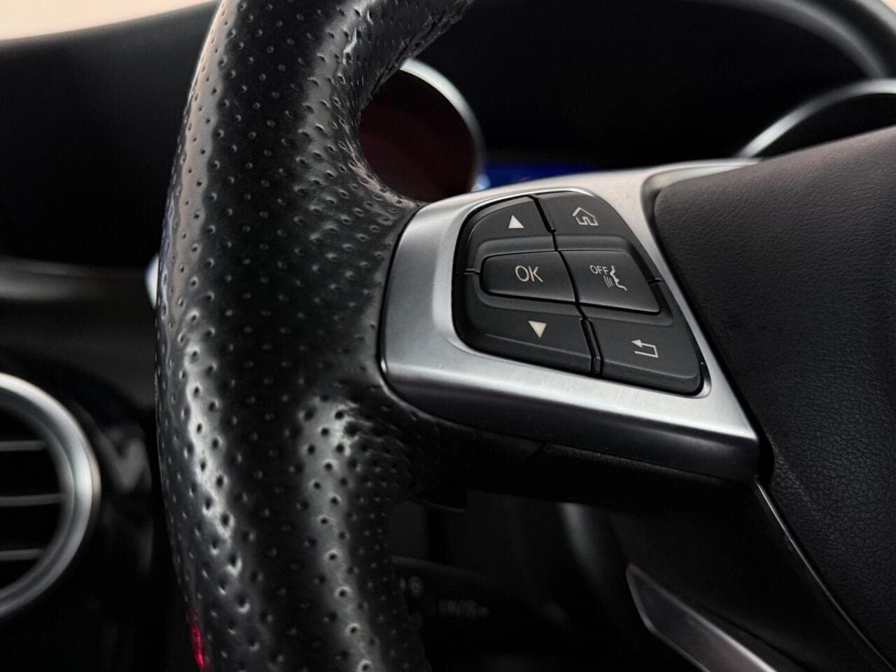 Mercedes-Benz GLC thumbnail Misc Controls