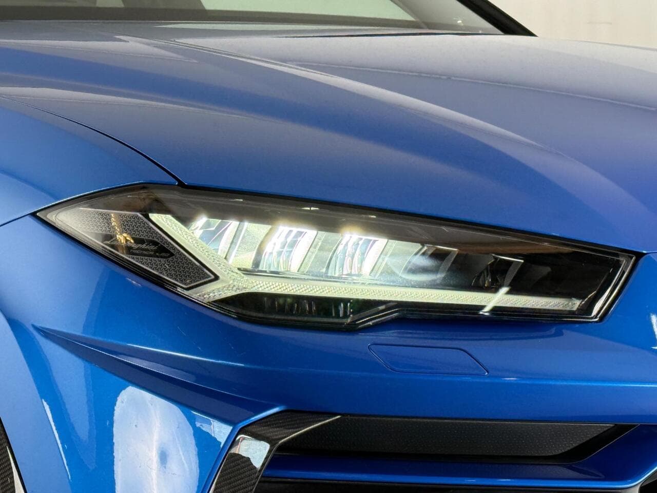 Lamborghini Urus thumbnail Lights Front