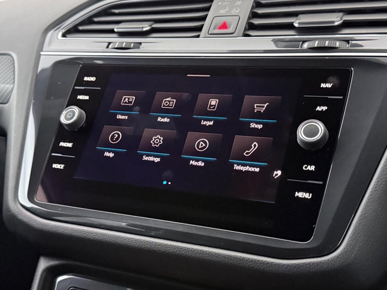 Volkswagen Tiguan Allspace thumbnail Infotainment System