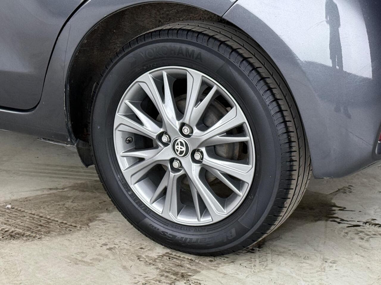 Toyota Yaris thumbnail Wheel