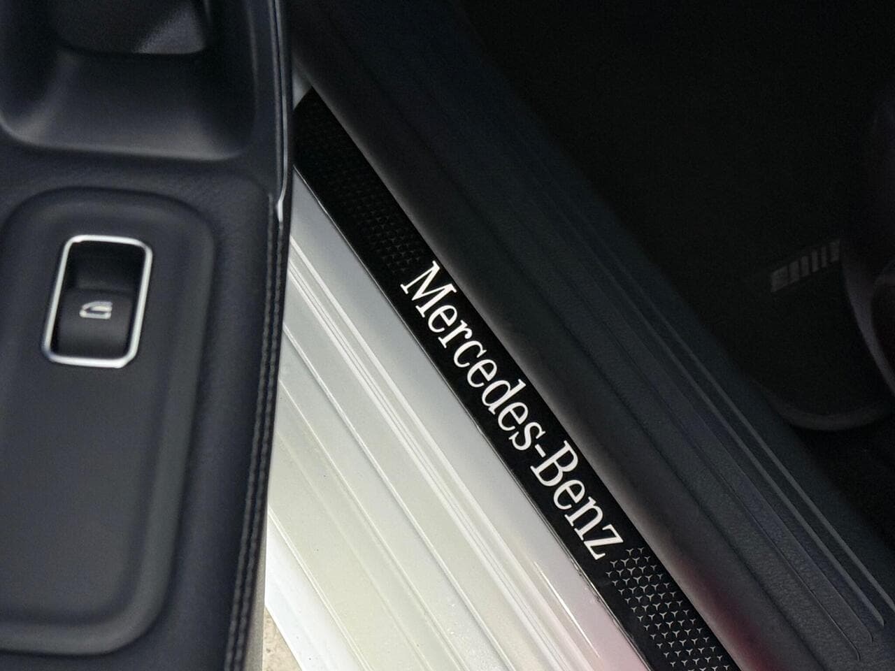 Mercedes-Benz CLA thumbnail Misc Controls