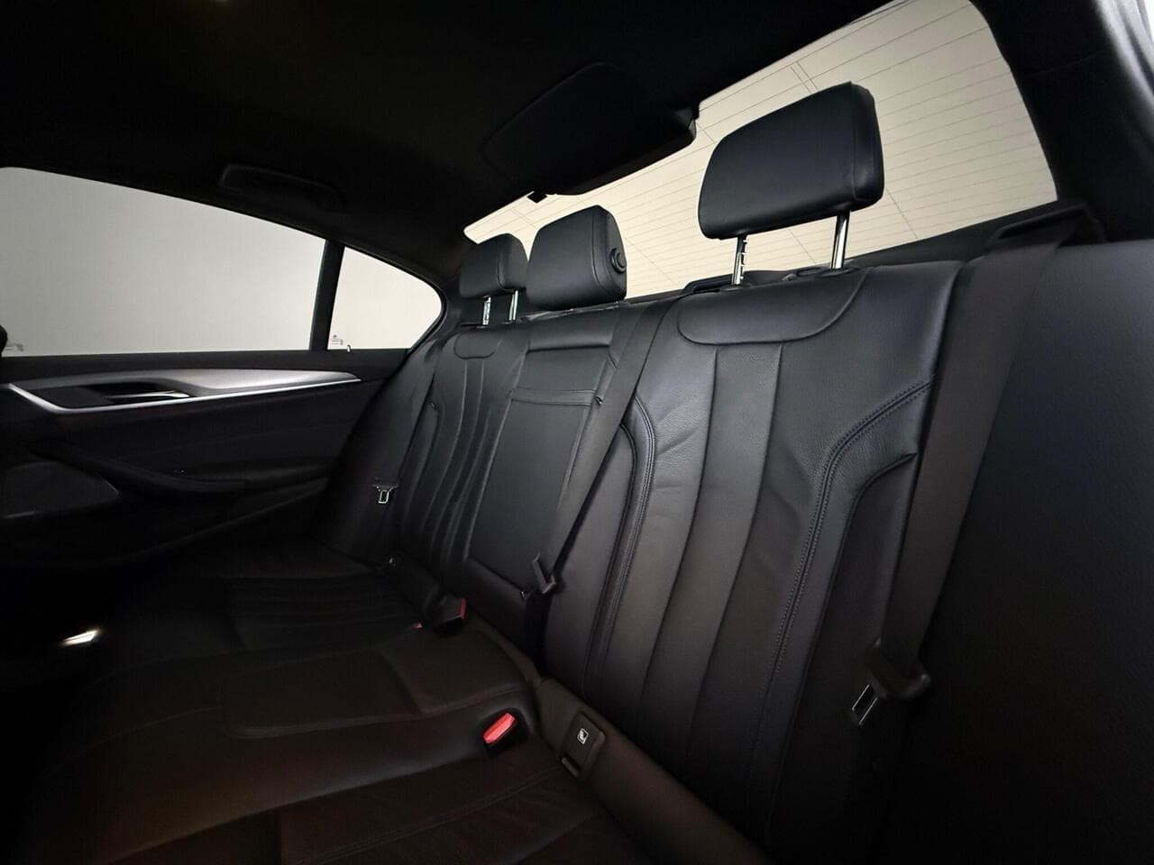 BMW 5 Series thumbnail Seats Rear