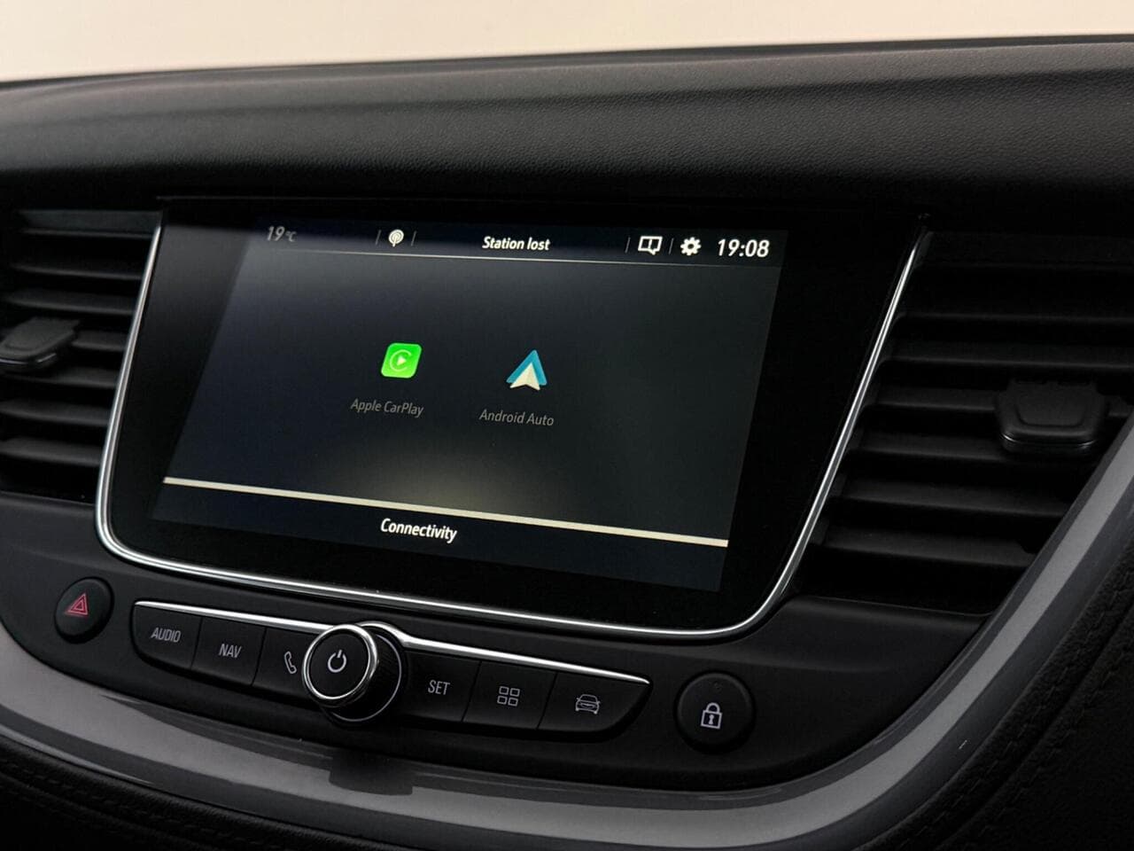 Vauxhall Grandland X thumbnail Infotainment System