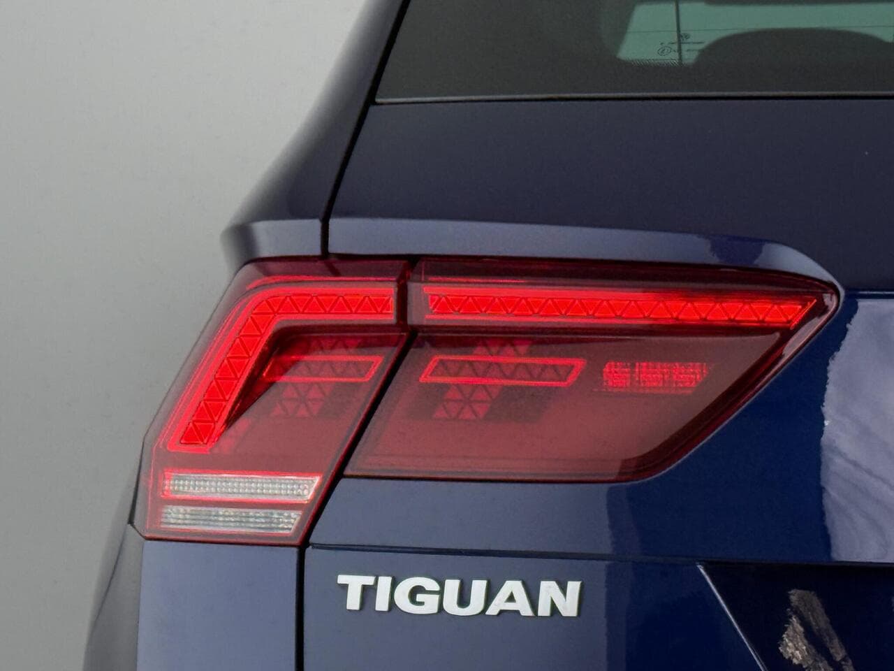 Volkswagen Tiguan thumbnail Lights Rear
