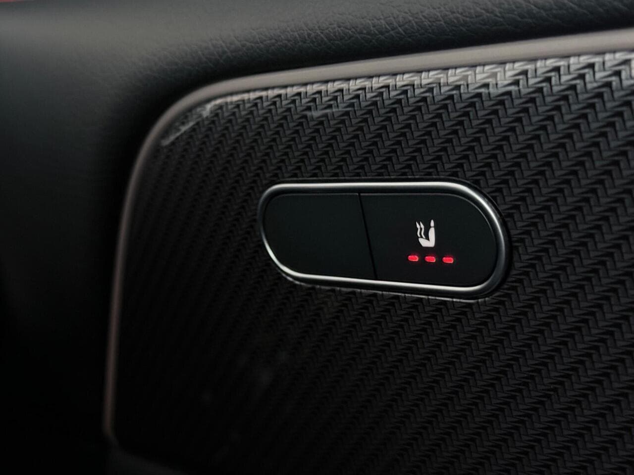 Mercedes-Benz GLB thumbnail Misc Controls