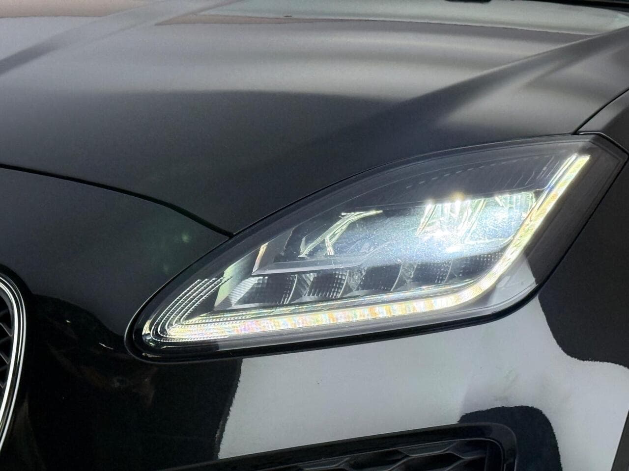 Jaguar E-PACE thumbnail Lights Front
