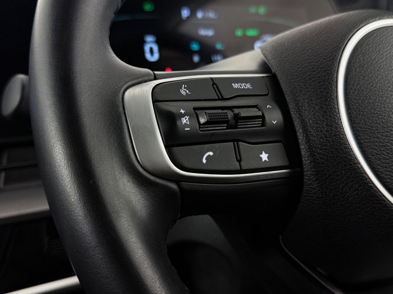 Kia Sportage thumbnail Misc Controls
