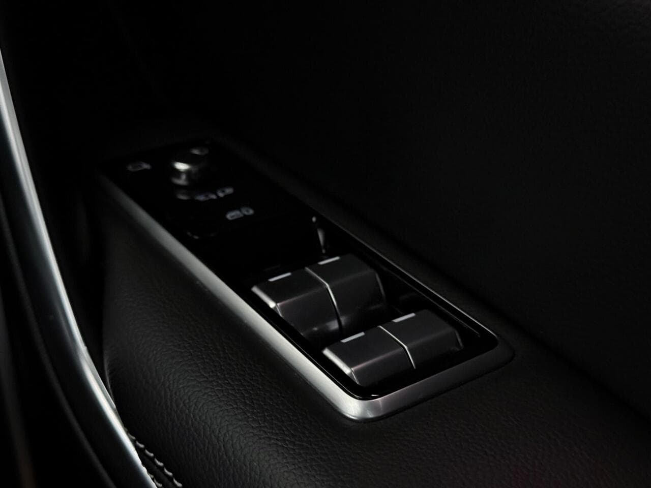 Jaguar F-PACE thumbnail Misc Controls