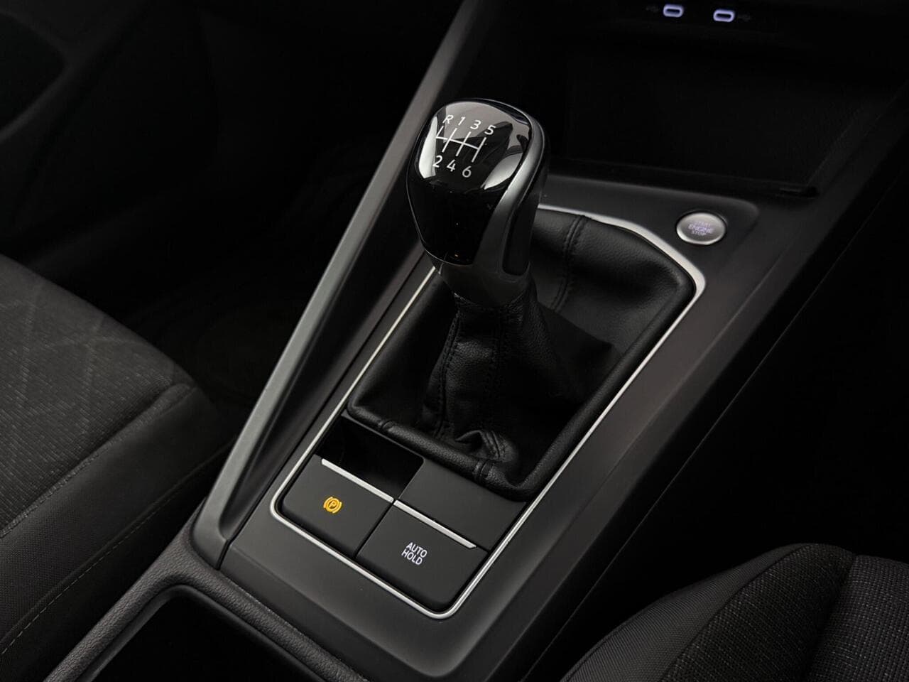 Volkswagen Golf thumbnail Interior Front