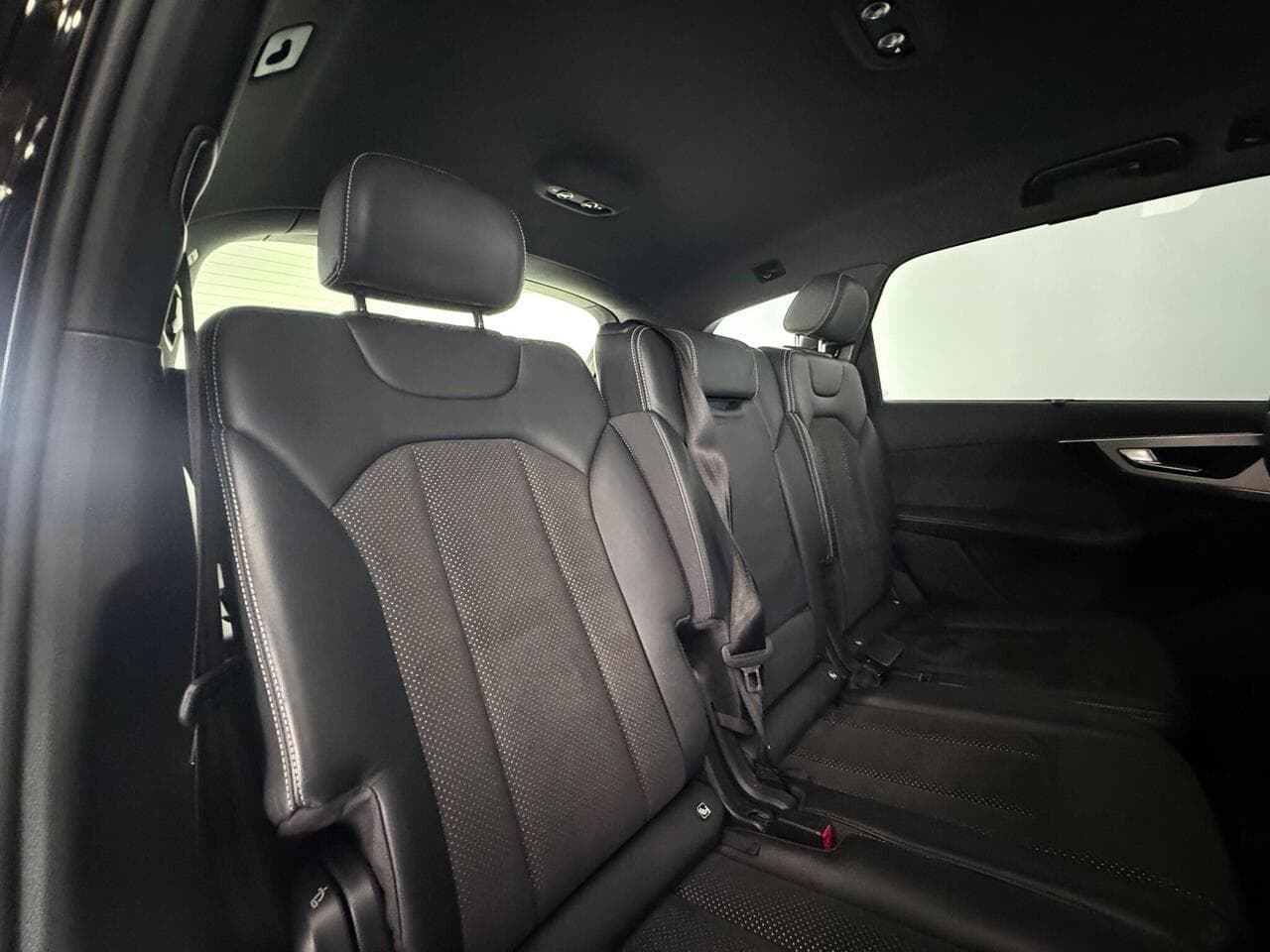 Audi Q7 thumbnail Seats Rear