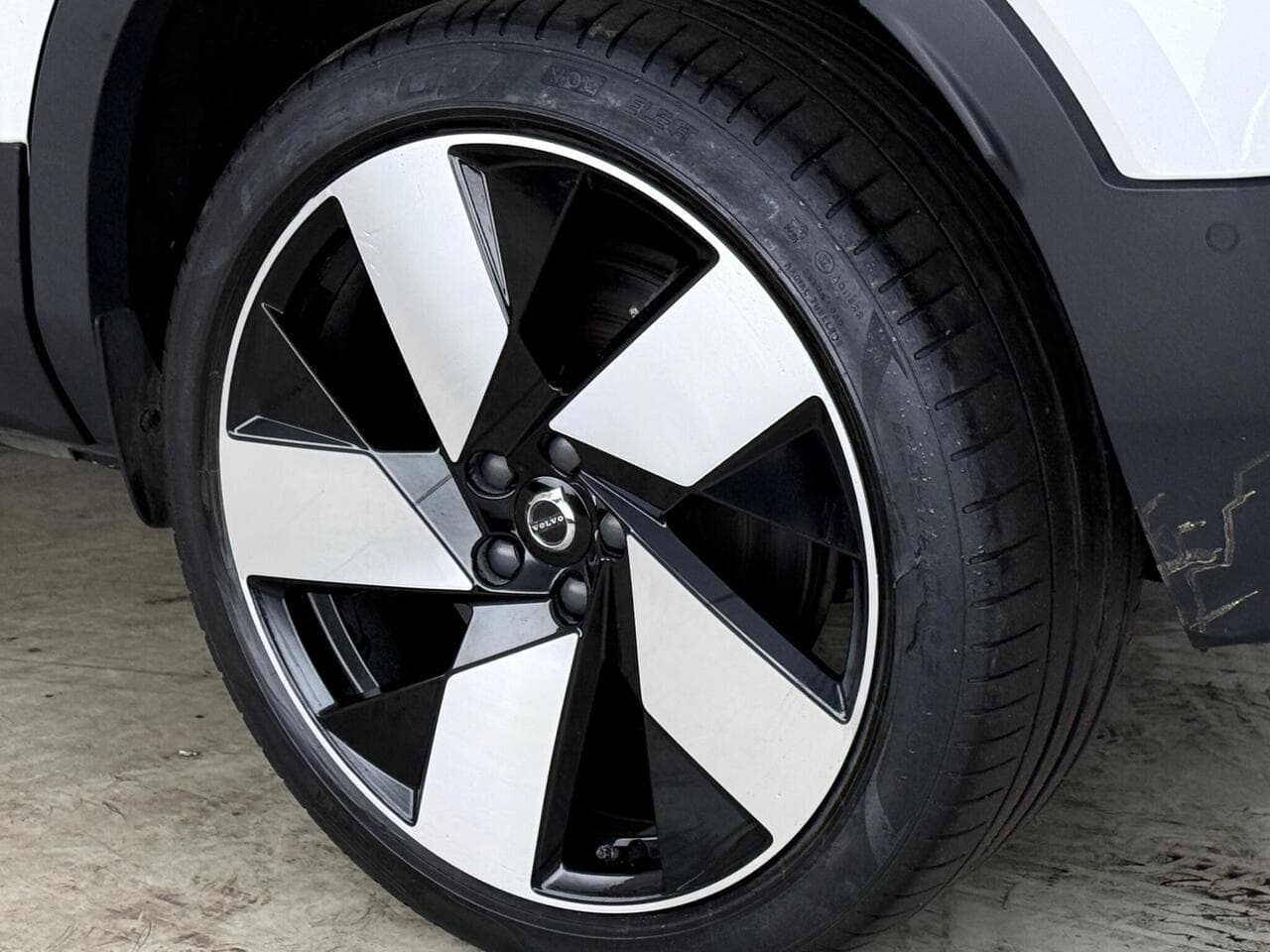 Volvo XC40 thumbnail Wheel