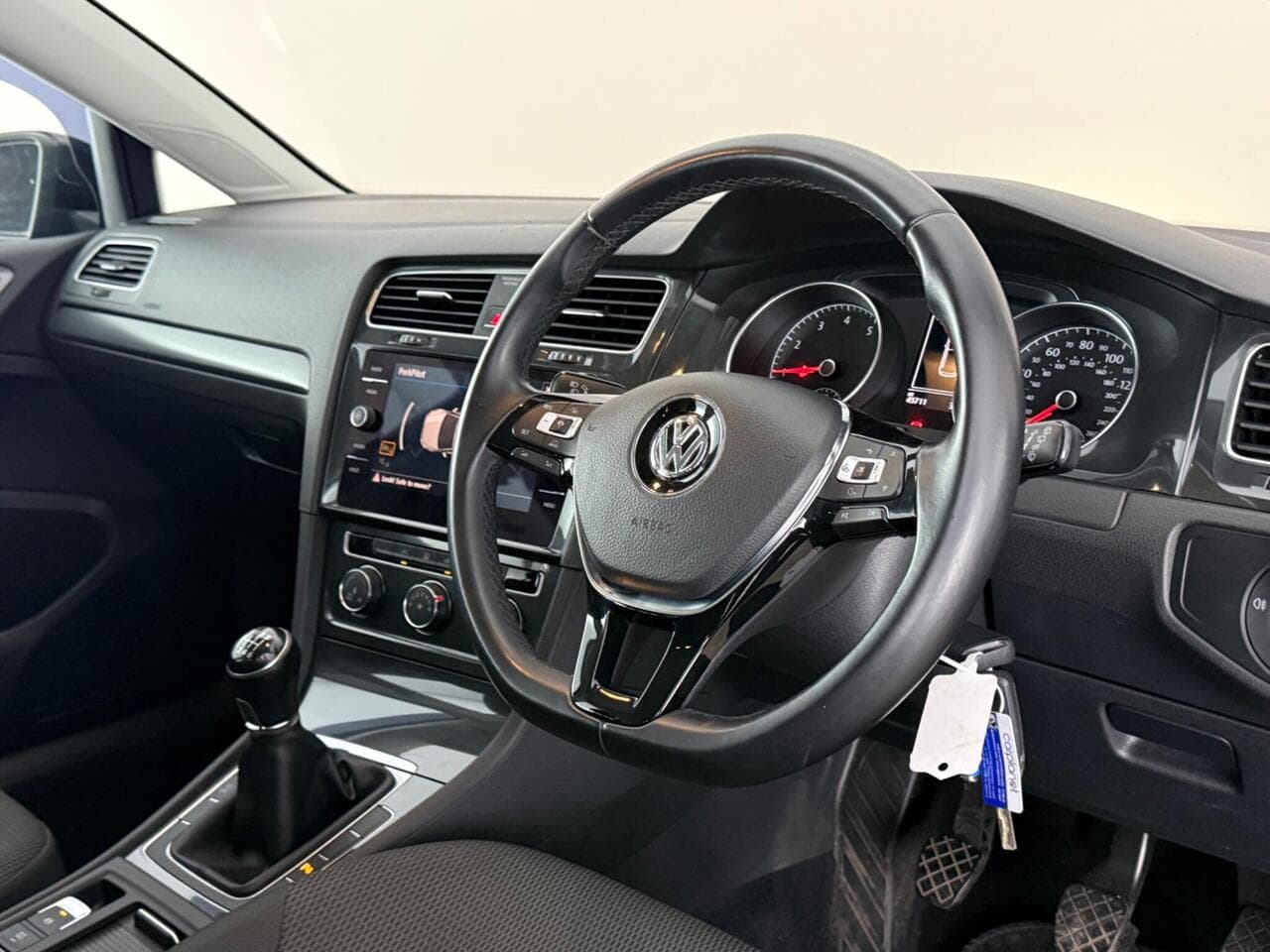 Volkswagen Golf thumbnail Interior Front