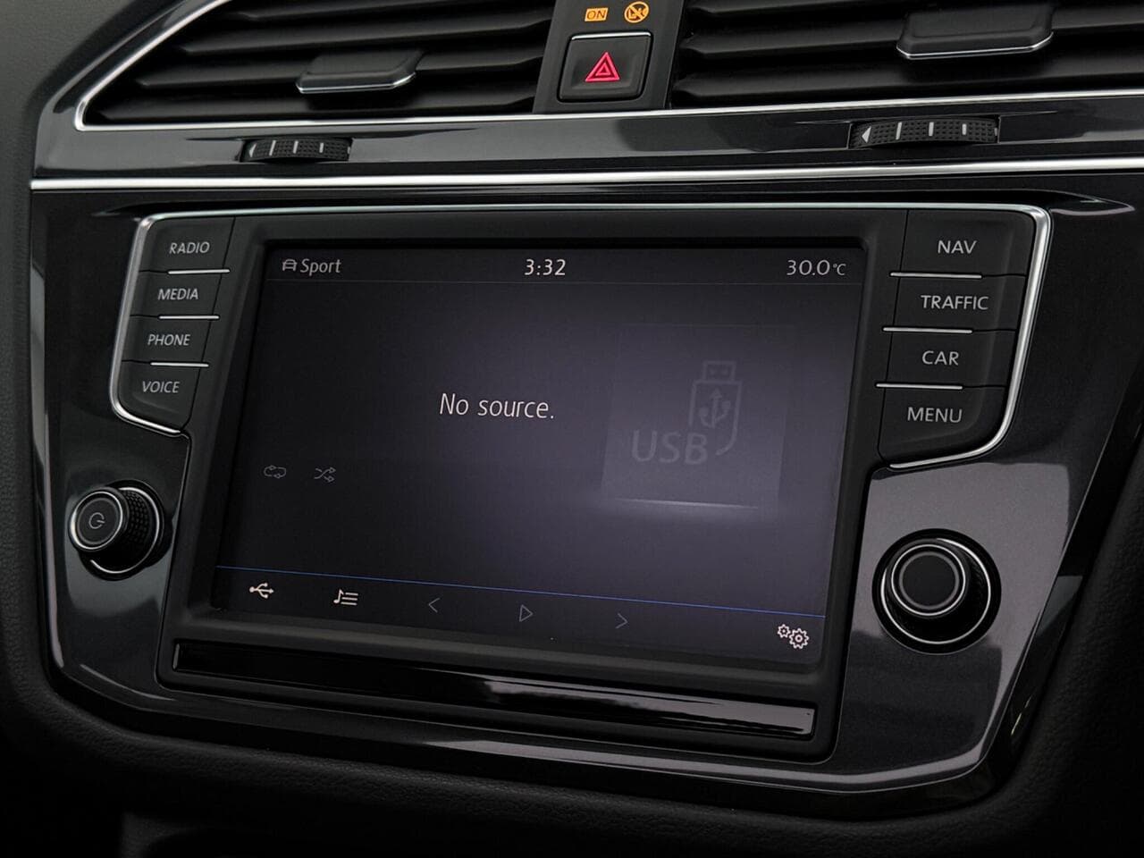 Volkswagen Tiguan thumbnail Infotainment System
