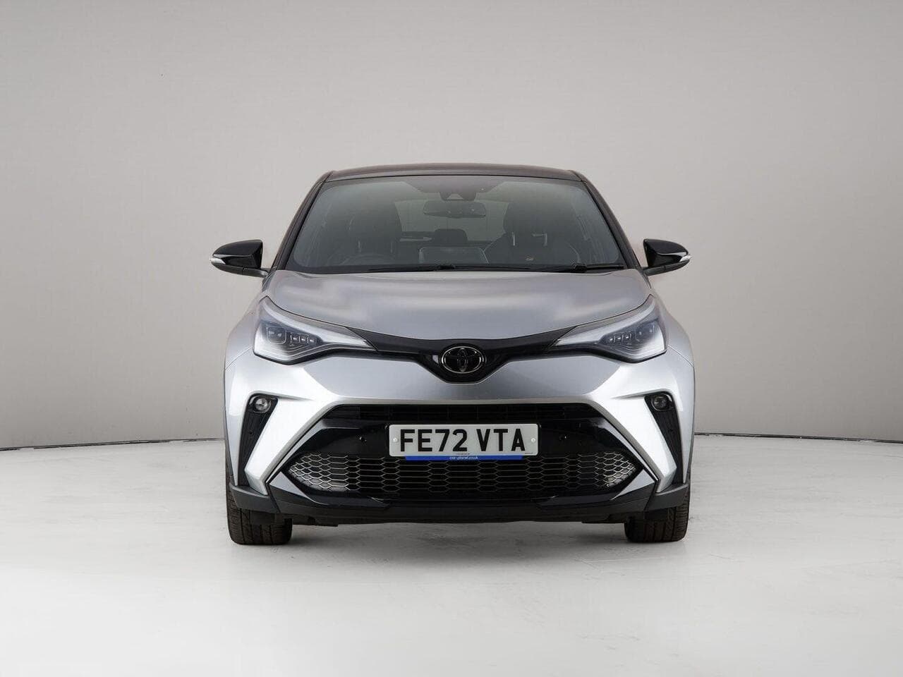 Toyota C-HR thumbnail Front