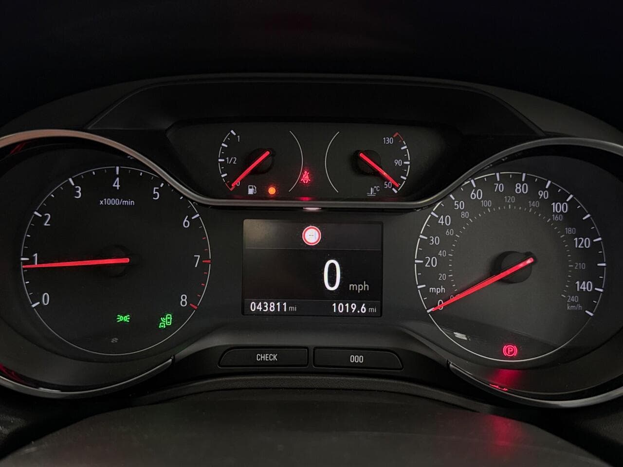 Vauxhall Grandland X thumbnail Driver Instruments