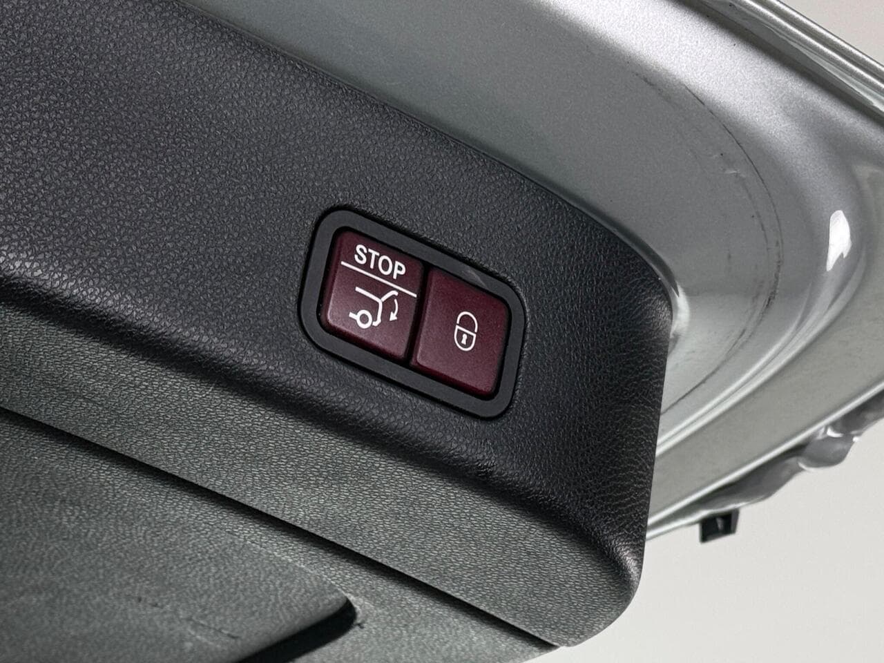 Mercedes-Benz GLS thumbnail Misc Controls