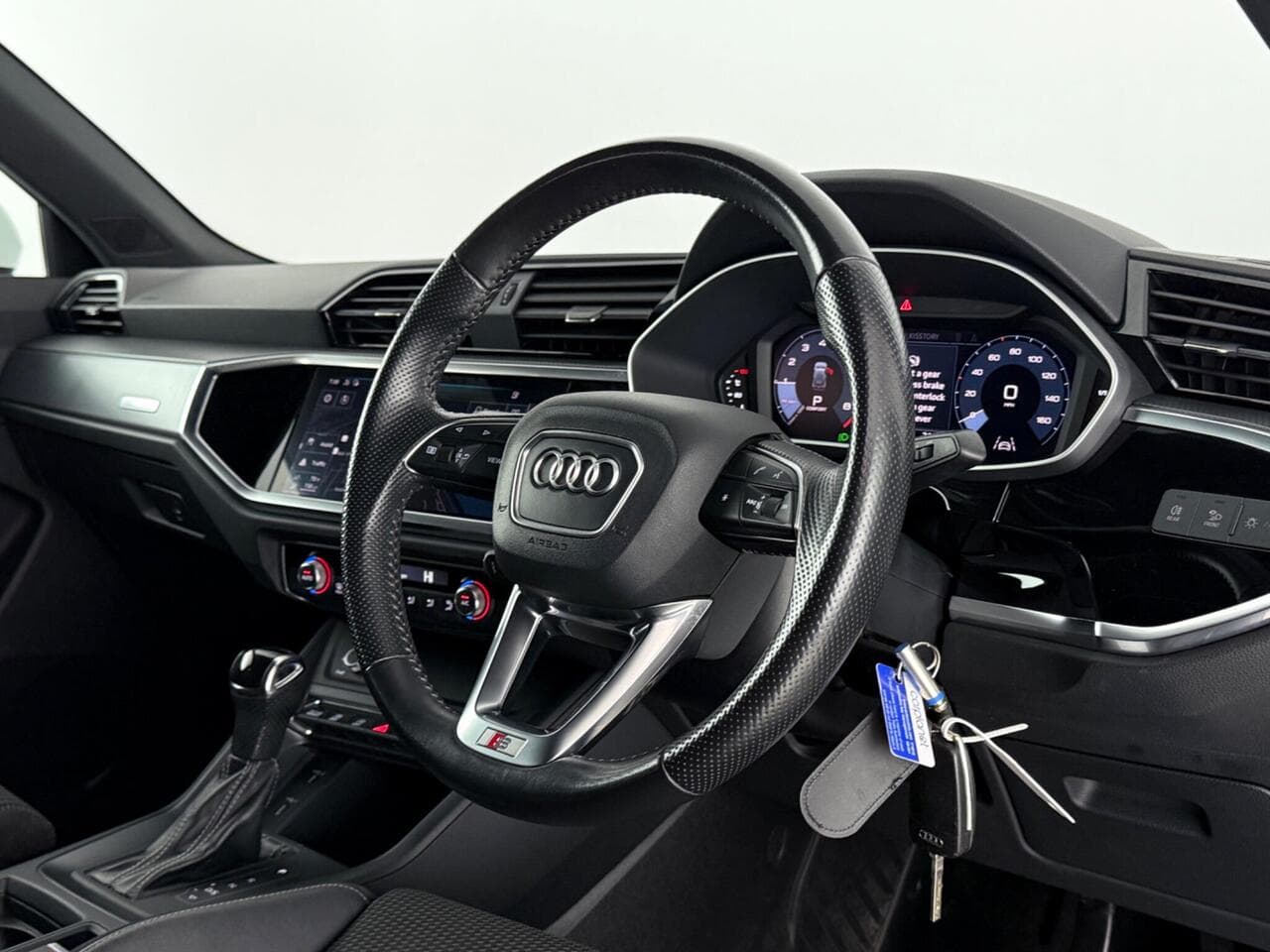 Audi Q3 thumbnail Interior Front