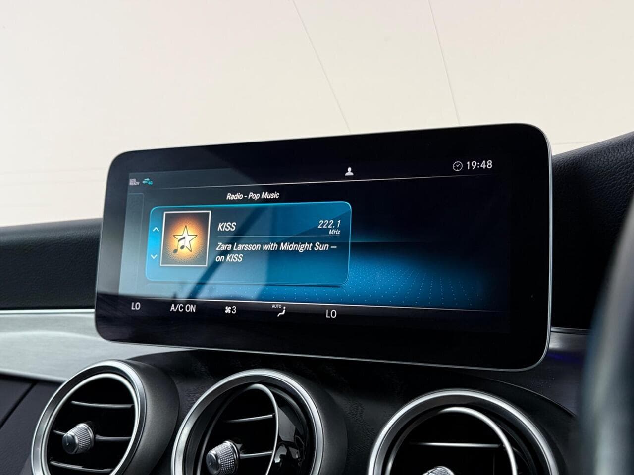Mercedes-Benz C Class thumbnail Infotainment System