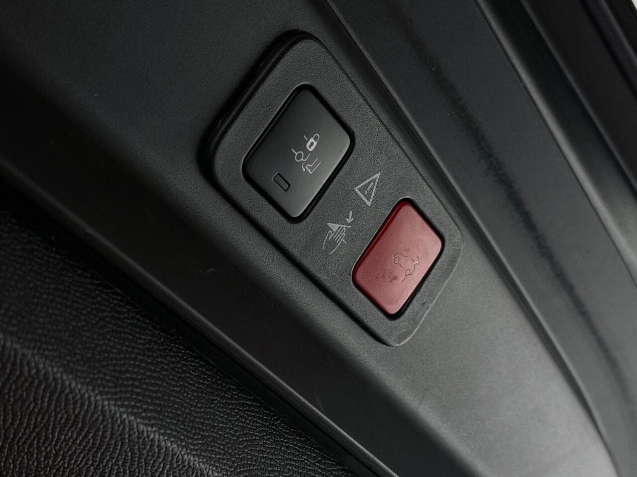 Peugeot 5008 thumbnail Misc Controls