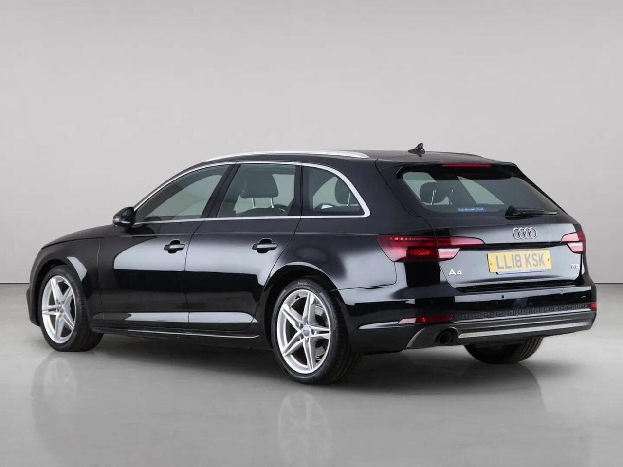 Audi A4 Avant thumbnail Rear Left