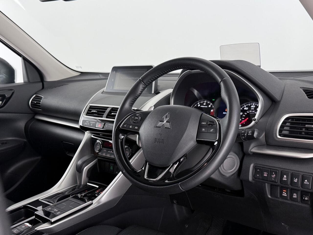 Mitsubishi Eclipse Cross thumbnail Interior Front