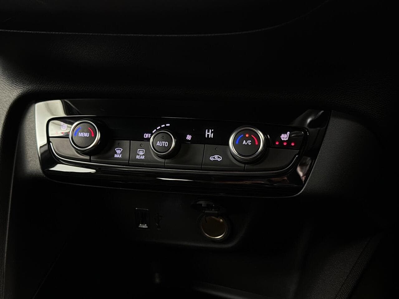 Vauxhall Corsa thumbnail Interior Front