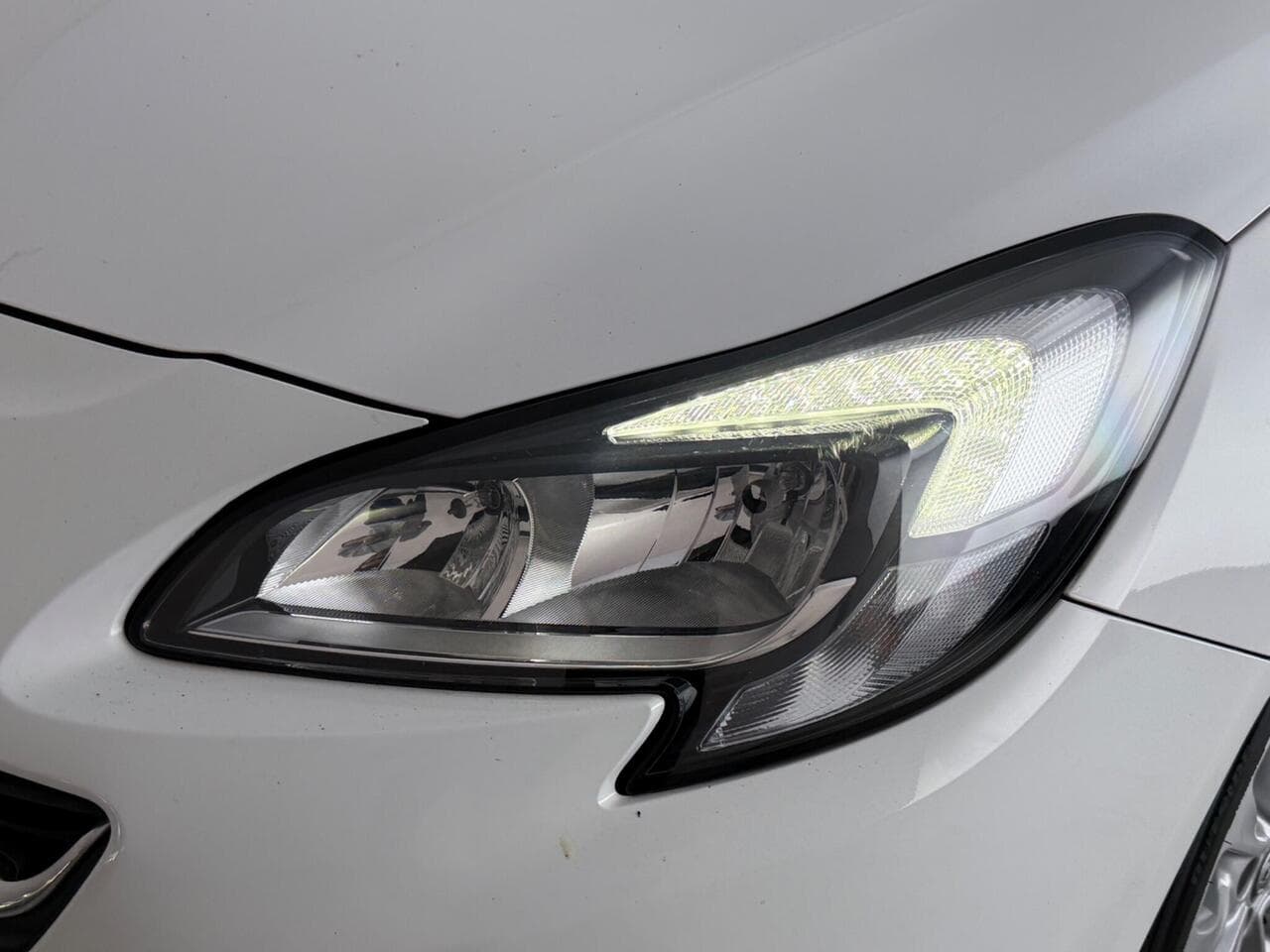 Vauxhall Corsa thumbnail Lights Front