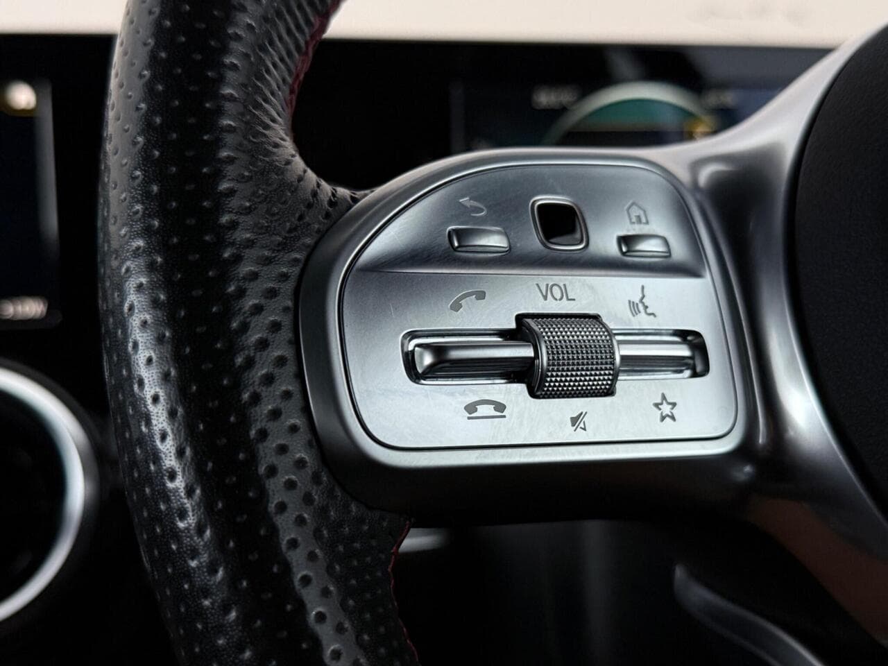 Mercedes-Benz GLB thumbnail Misc Controls